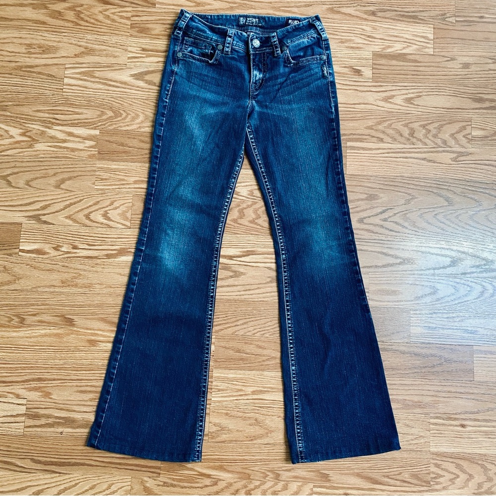 Silver Jeans Suki Mid Flare Fluid Denim Dark Blue Wash Embroidered Stitch Jeans